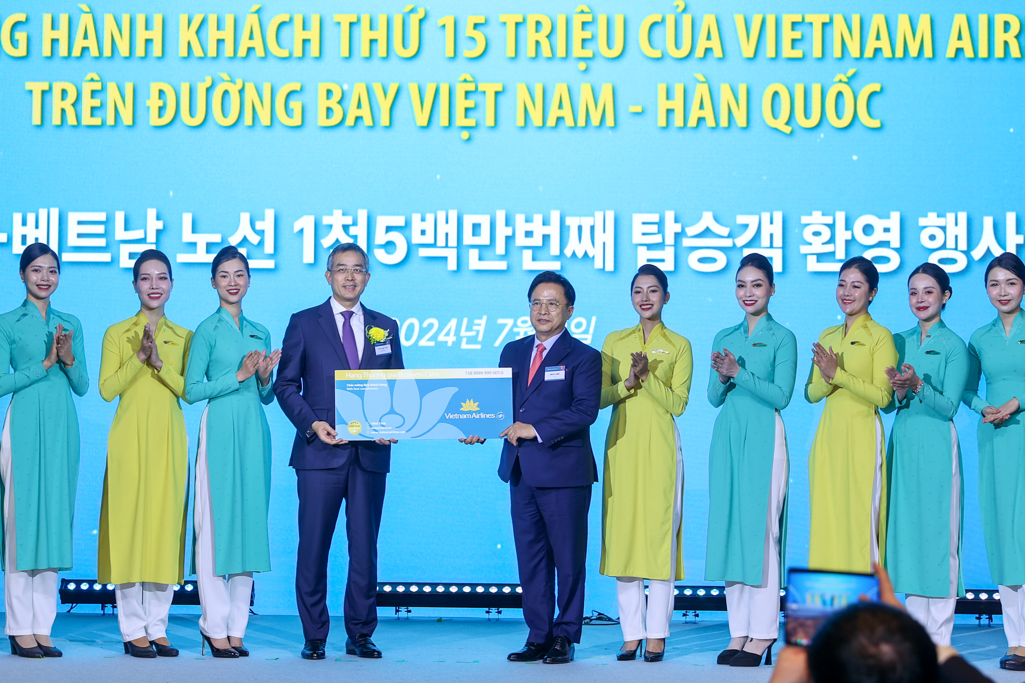 Thủ tướng: Vietnam Airlines cần phát huy hơn nữa vai trò cầu nối Việt Nam - Hàn Quốc- Ảnh 6.