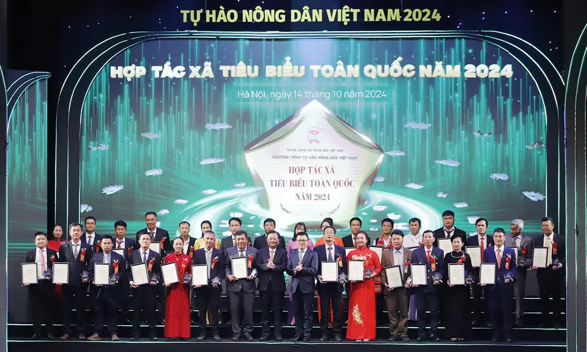 Lễ tôn vinh và trao danh hiệu Nông dân Việt Nam xuất sắc năm 2024