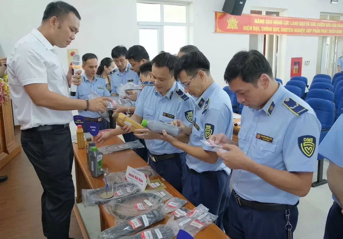Quản lý thị trường liên tục xử lý phụ tùng xe máy giả mạo các thương hiệu lớn như Honda, Yamaha