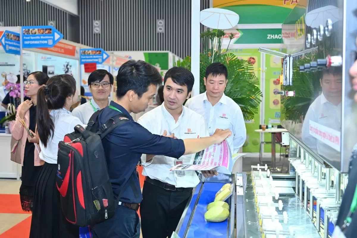 Vietfood & Beverage - Propack Vietnam 2024 được ví như một “đại siêu thị” với hàng nghìn sản phẩm chọn lọc, nơi để các doanh nghiệp tự hào trưng bày thương hiệu đã ghi dấu ấn trên thị trường và giới thiệu sản phẩm mới đến đối tác, khách tham quan. 