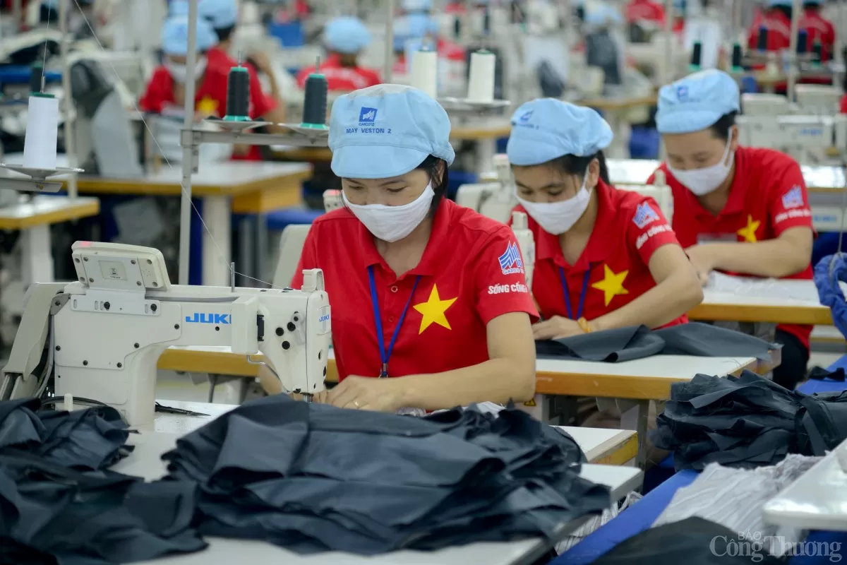 Hoạt động sản xuất tại doanh nghiệp dệt may