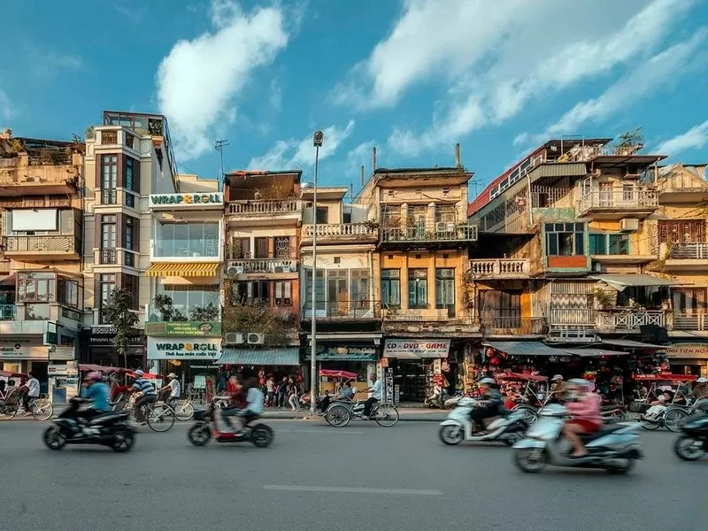 Khám phá Hà Nội bằng xe máy lọt top trải nghiệm 2025